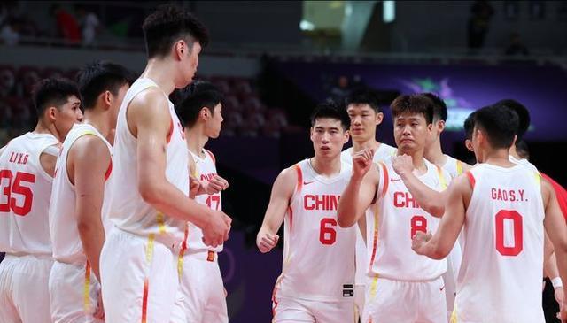 看出, D组的新西