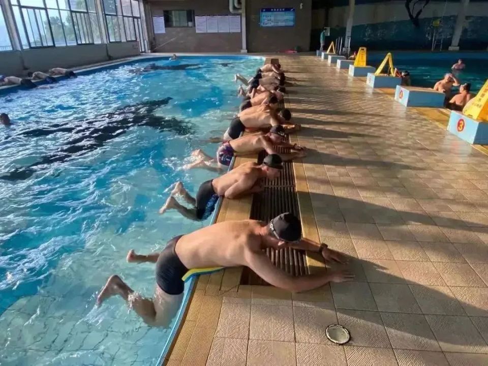 收腿, 刘裕林 收腿, 刘裕林