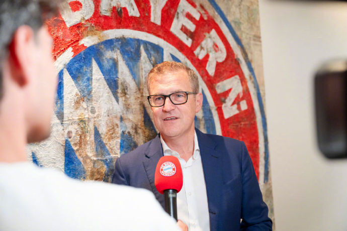 高层认为, 拜仁对沃尔