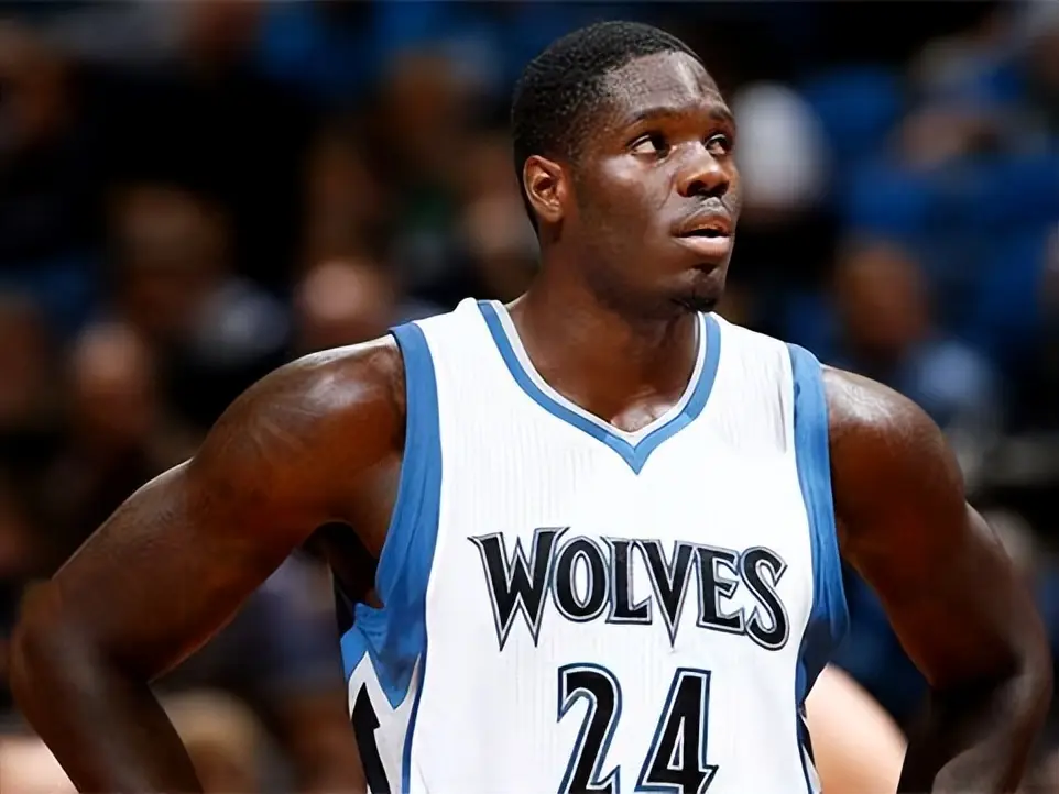 人是谁, 拿下千万合 人是谁, 拿下千万合