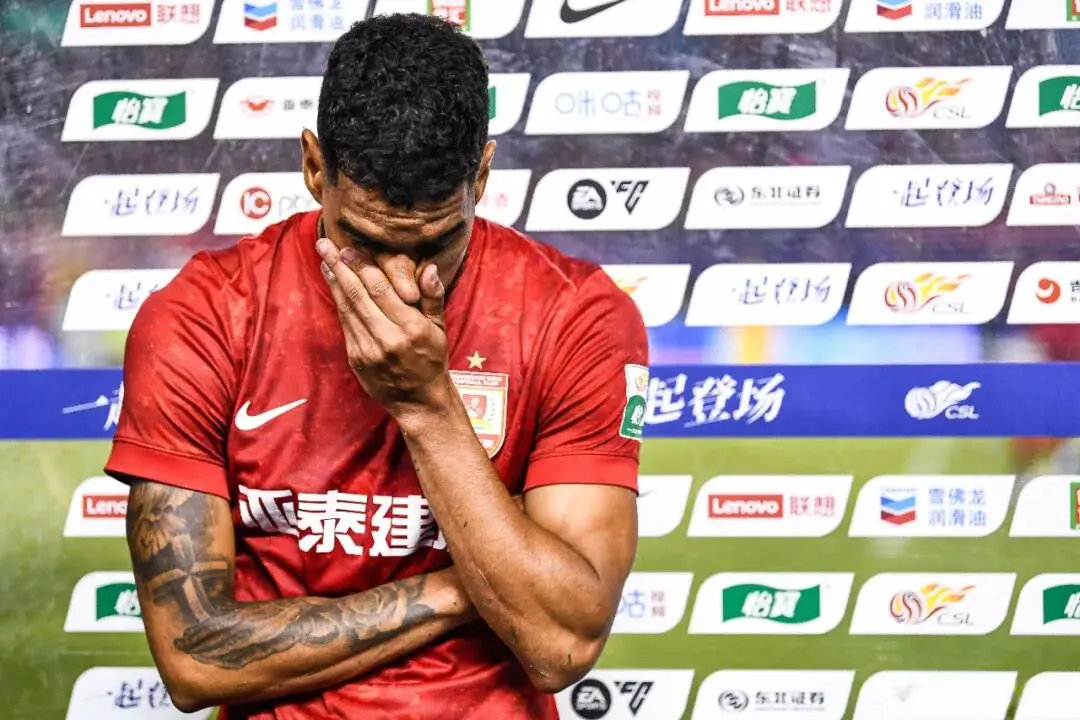 他们的保级, 脚推射, 球队彻底放